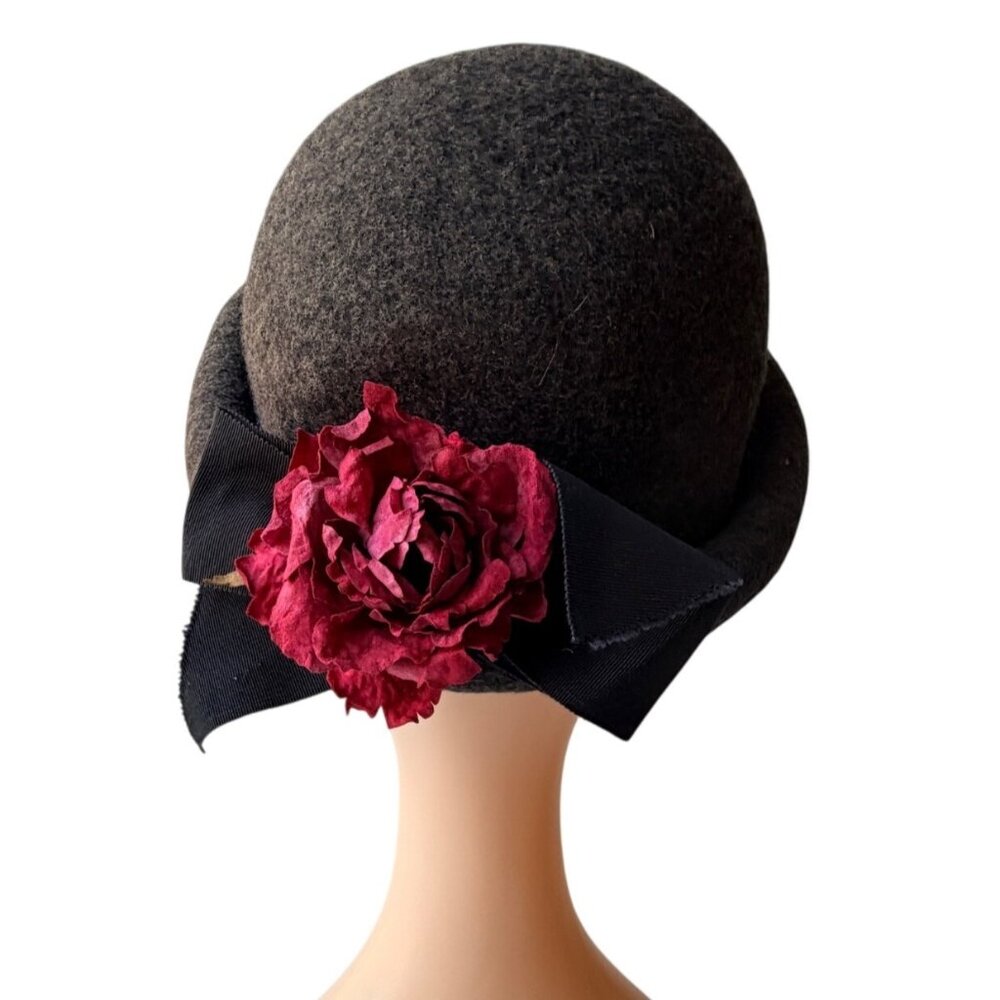 Vintage Women’s Charcoal Gray Rolled Cloche Wool Hat with Burgundy Flowers & Bow